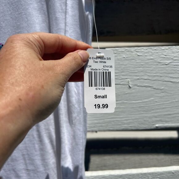 NWT Peacock Sequin Embellished Tee - Picture 3 of 8